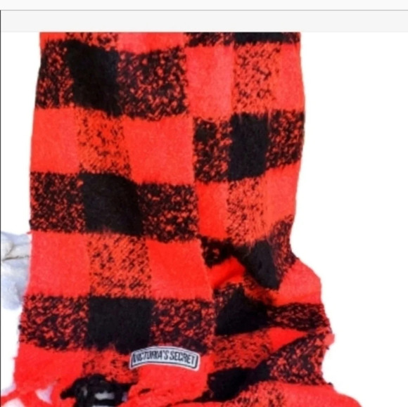 Victoria's Secret Buffalo check scarf - Picture 7 of 7